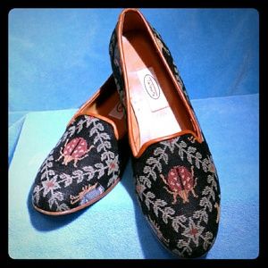 TALBOTS   LADYBUG  TAPESTRY   6 1/2 B